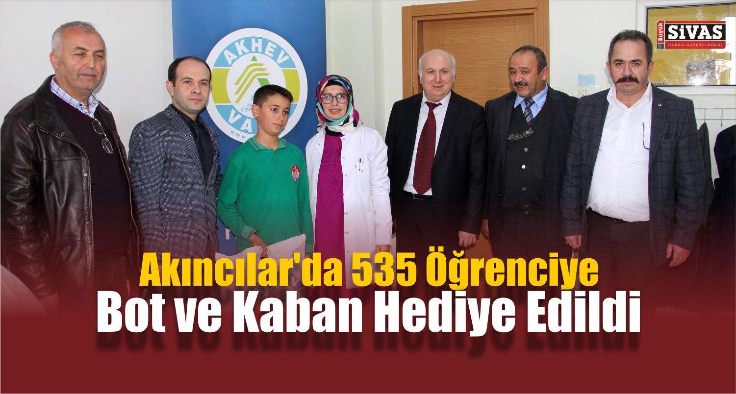 Akıncılar’da 535 Öğrenciye Bot ve Kaban Hediye Edildi