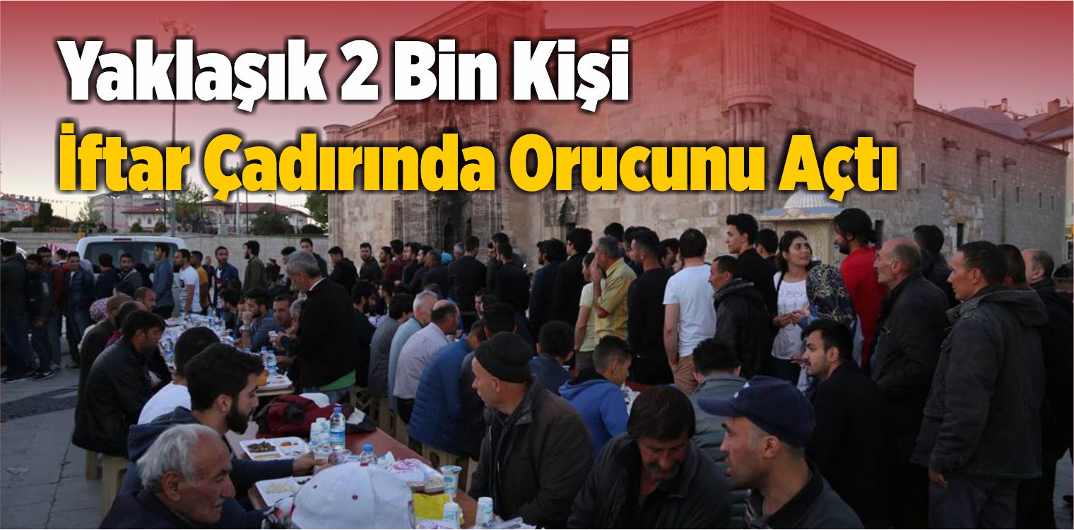 Sivas’ta İftar Çadırında Yaklaşık 2 Bin Kişi İle İlk Oruç Açıldı