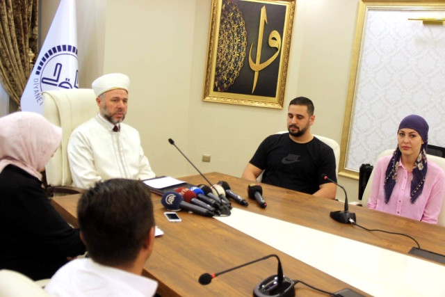 Alman Natascha Kelime-i Şehadet Getirirken Gözyaşlarını Tutamadı