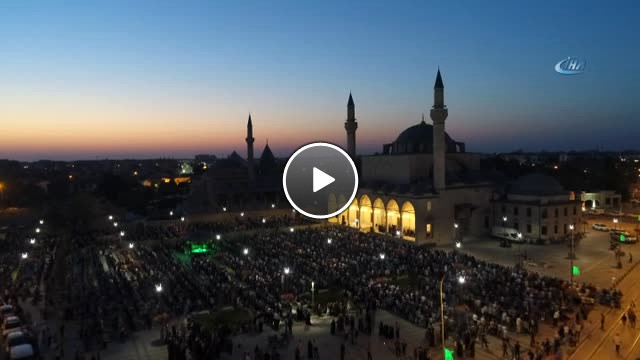 Binlerce Çocuğun Sabah Namazı Kıldığı Mevlana Meydanı Havadan Görüntülendi