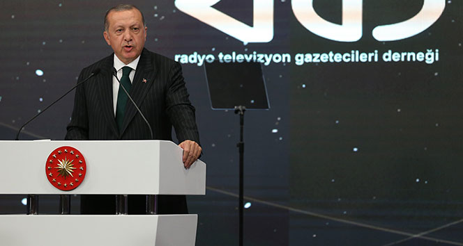 Cumhurbaşkanı Erdoğan: 'Manşetlerle, kalemşörlerle çarpışarak bu günlere geldik'