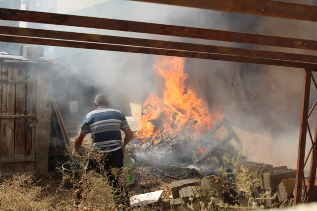 Karaman da Tutuşan Tahta Parçaları Korkuttu