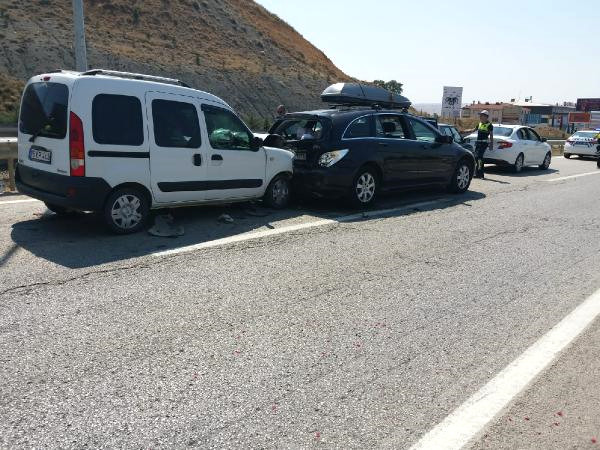 Kırıkkale de Zincirleme Trafik Kazası: 8 Yaralı