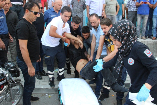 Motosikletteki Gence Otomobilden Ateş Açıldı