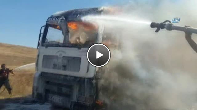 Sivas-Tokat Karayolunda Bir Tır Alev Alev Yandı