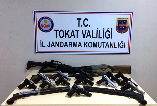 Tokat taki Düğünlerde Çok Sayıda Silah Ele Geçirildi