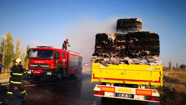 Aksaray da Kağıt Balyası Yüklü Tırda Yangın