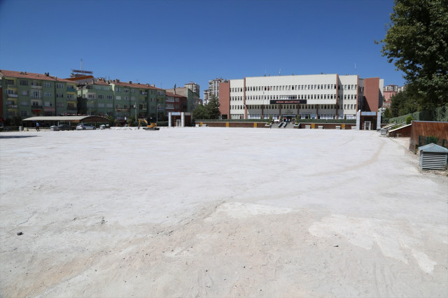 Belediye Önüne Aile Çay Bahçesi Yapılacak