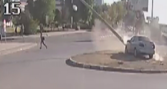 Direğin altında kalmaktan son anda kurtuldu