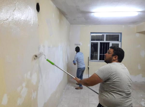 Köy Okulunun Tadilatını Yapıp, Boyadılar