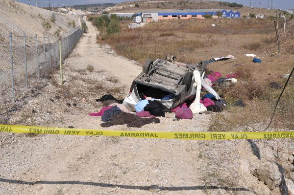 Minibüs Şarampole Uçtu: 1 Ölü, 1 Yaralı