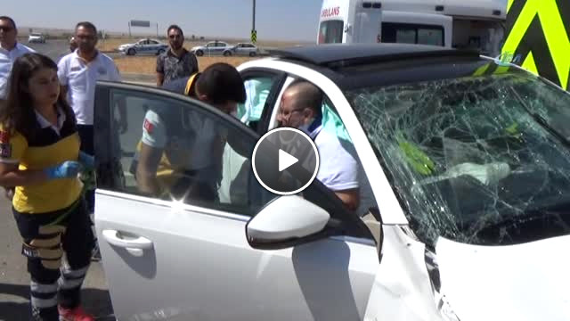 Suriyelinin Kullandığı Otomobil Kamyonete Çarptı: 1 Ölü, 4 Yaralı