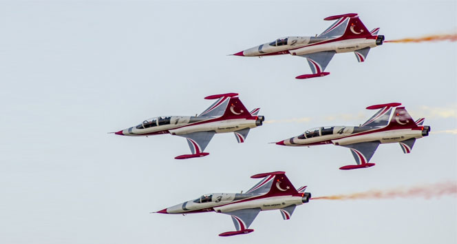 Türk Yıldızları'ndan nefes kesen prova