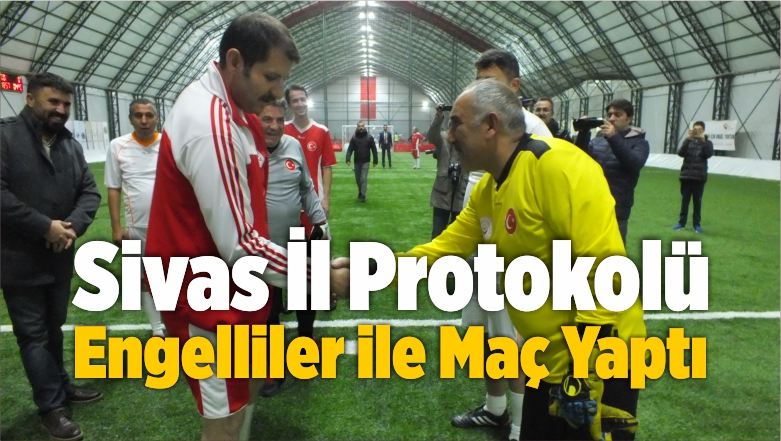 Sivas İl Protokolü Engelliler ile Halı Sahada Maç Yaptı