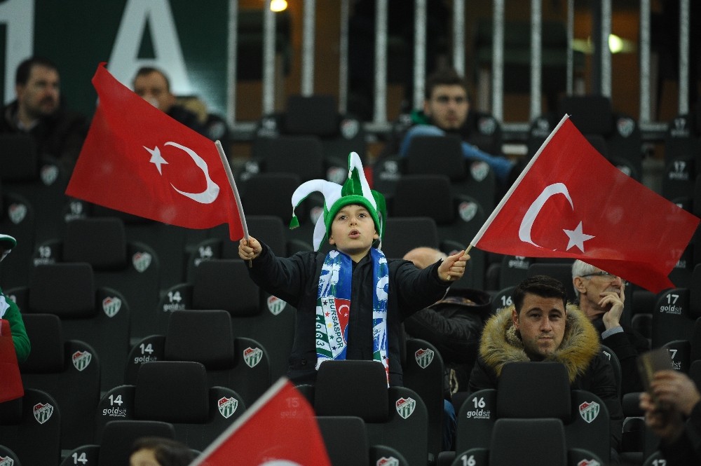 Spor Toto Süper Lig: Bursaspor: 0 – Fenerbahçe: 1 (İlk yarı)