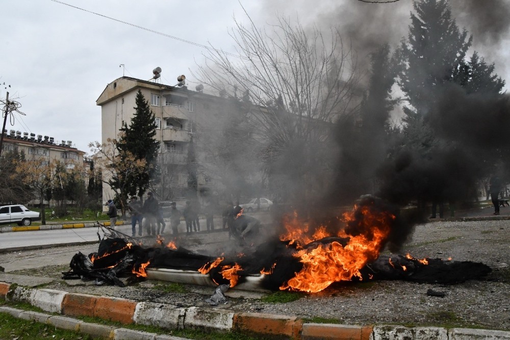 Kulübe alev alev yandı