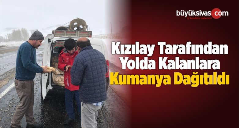 Kızılay Tarafından Yolda Kalanlara Kumanya Dağıtıldı