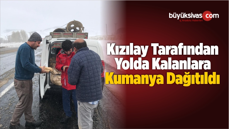 Kızılay Tarafından Yolda Kalanlara Kumanya Dağıtıldı