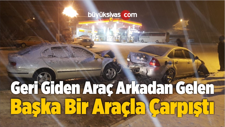 Geri Giden Araç Arkadan Gelen Başka Bir Araçla Çarpıştı