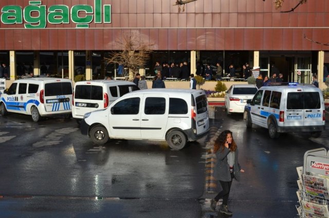 Aksaray da 3 Kişi Polis Memurunu Kurşun Yağmuruna Tuttu