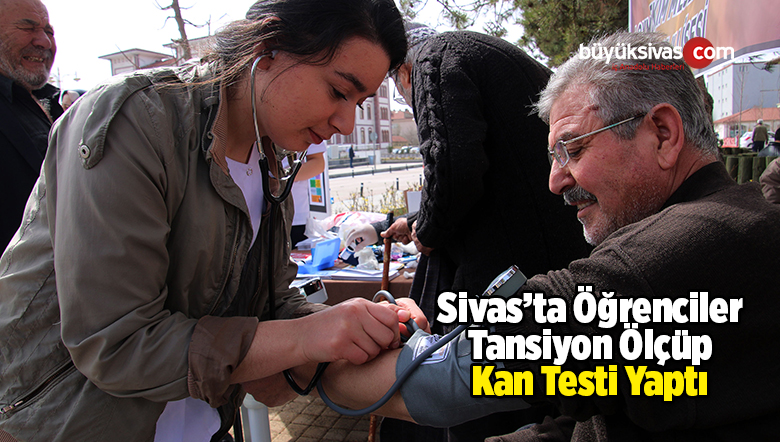 Öğrenciler Tansiyon Ölçüp Kan Testi Yaptı