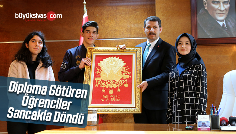 Diploma Götüren Öğrenciler Sancakla Döndü