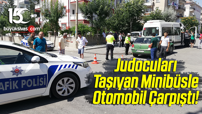 Judocuları Taşıyan Minibüsle Otomobil Çarpıştı!