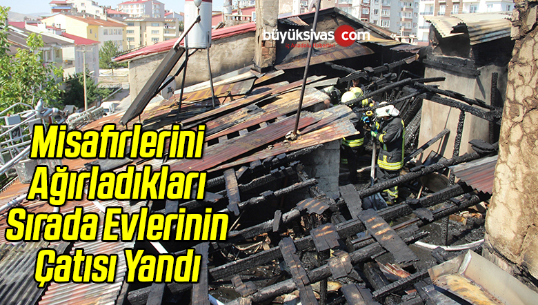 Misafirlerini Ağırladıkları Sırada Evlerinin Çatısı Yandı