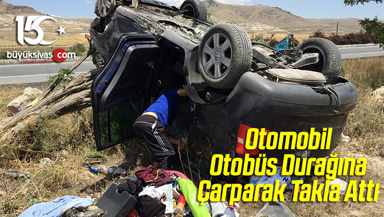 Otomobil Otobüs Durağına Çarparak Takla Attı