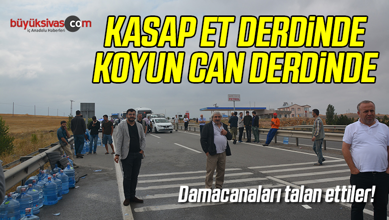 Sivas’ta Su Yüklü Bir Tır Karşı Şeride Geçti!