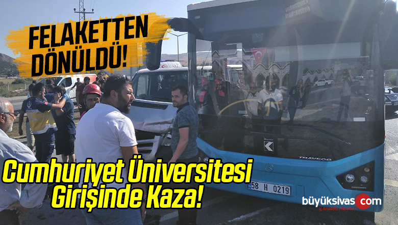 Cumhuriyet Üniversitesi Girişinde Kaza! 2 Yaralı