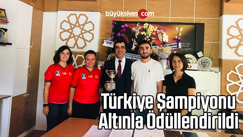 Altınla Ödüllendirildi