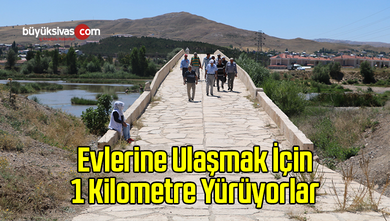 Evlerine Ulaşmak İçin 1 Kilometre Yürüyorlar