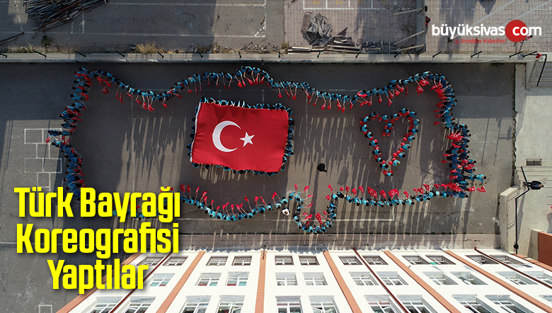 Türk Bayrağı Koreografisi Yaptılar