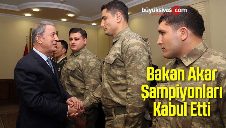 Hulusi Akar Madalya Kazanan Güreşçileri Kabul Etti