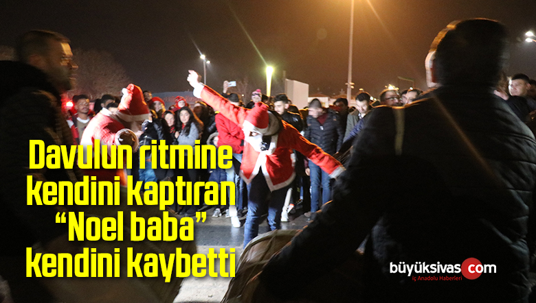 Davulun ritmine kendini kaptıran “Noel baba” kendini kaybetti