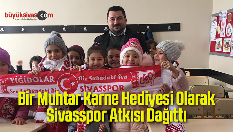 Bir Muhtar Karne Hediyesi Olarak Sivasspor Atkısı Dağıttı