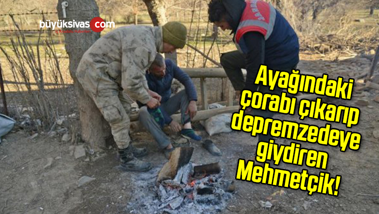Asker çorabını çıkartıp depremzedeye giydirdi