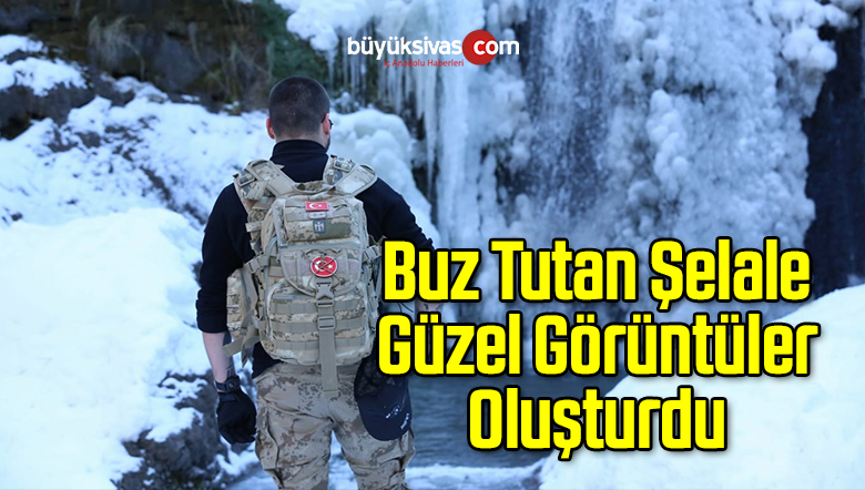 Buz Tutan Şelale Güzel Görüntüler Oluşturdu
