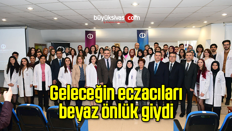 Geleceğin eczacıları beyaz önlük giydi