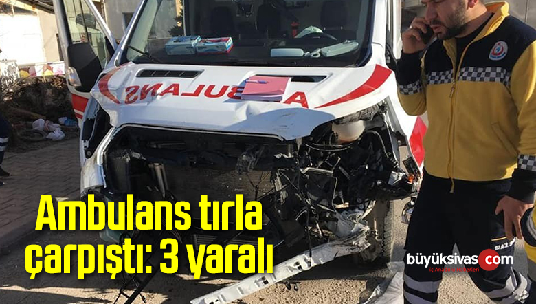 Ambulans tırla çarpıştı: 3 yaralı