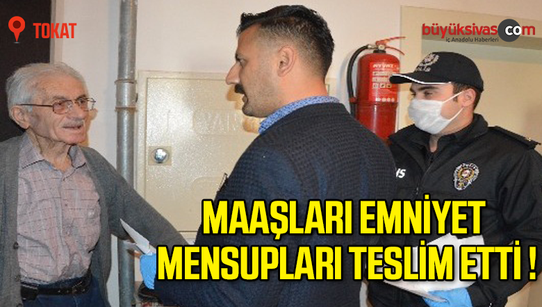 Maaşlarını emniyet mensupları teslim etti