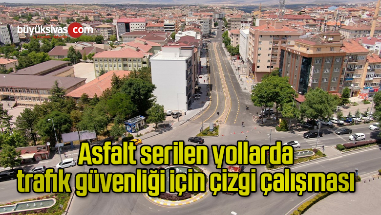 Asfalt serilen yollarda trafik güvenliği için çizgi çalışması