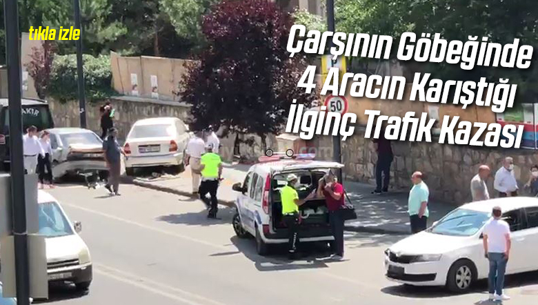 Sivas’ta Çarşının Göbeğinde 4 Aracın Karıştığı Trafik Kazası