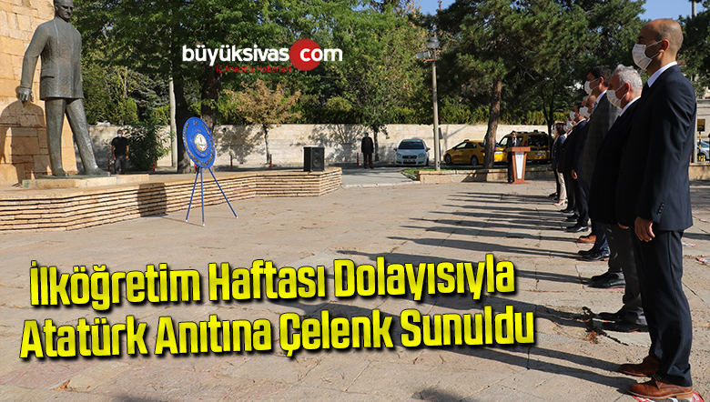 İlköğretim haftası dolayısıyla Atatürk anıtına çelenk sunuldu