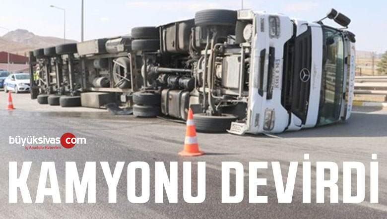 Sivas´ta tır devrildi! Meydana gelen kazada sürücü yaralandı