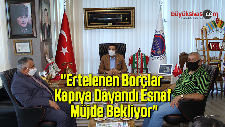 kapıya dayandı