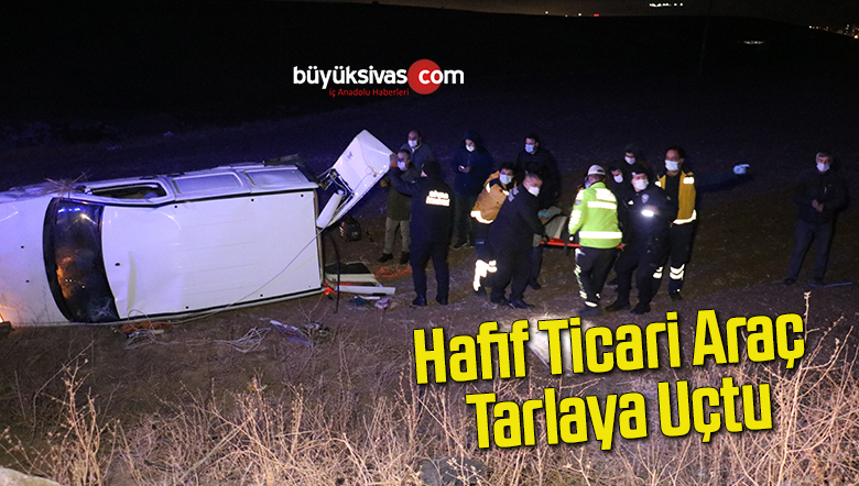 Hafif ticari araç tarlaya uçtu : 5 yaralı