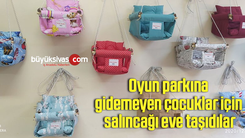 Oyun parkına gidemeyen çocuklar için salıncağı eve taşıdılar