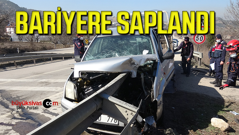 Otomobil Bariyere Ok Gibi Saplandı, Sürücü Ölümden Döndü